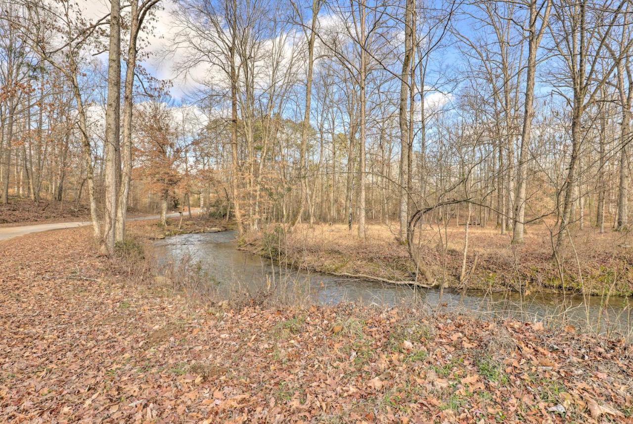 Villa Creek-View Getaway With Deck, Yard, And Fire Pit! à Summerville Extérieur photo